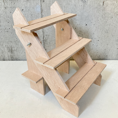 什器 ひな壇3段/30幅/溝入/普通合板〈上質材〉 溝レール付き組立
