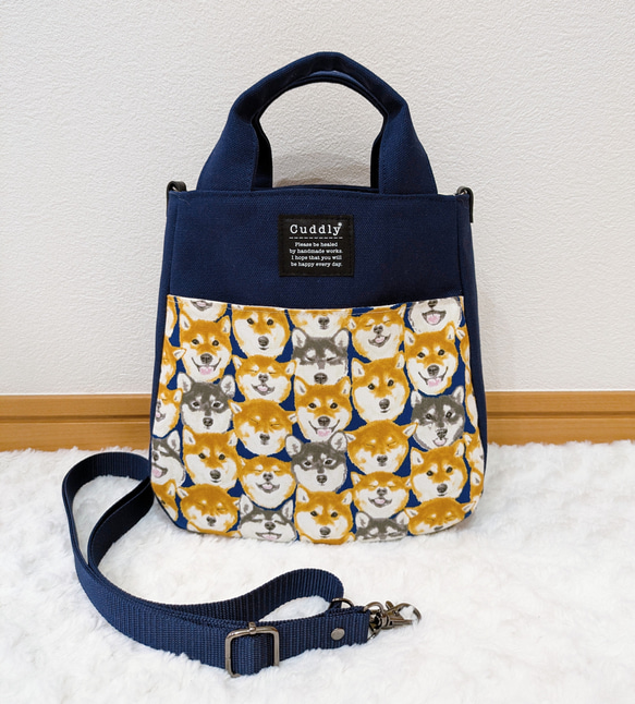 1883．大人可愛い ほぼ柴犬柄2wayショルダーバッグ 紺 マチあり