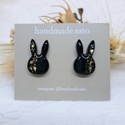 黒うさぎ一粒レジンピアス/イヤリング ゴールドグリッター Mサイズ