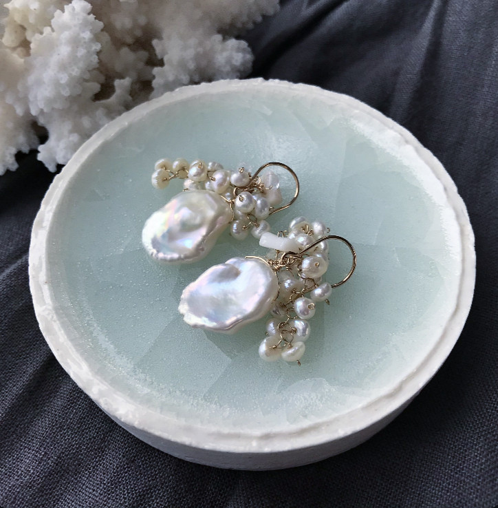 【Ｋ14gf】花びらパールとクリスタルクォーツのピアス(イヤリング)