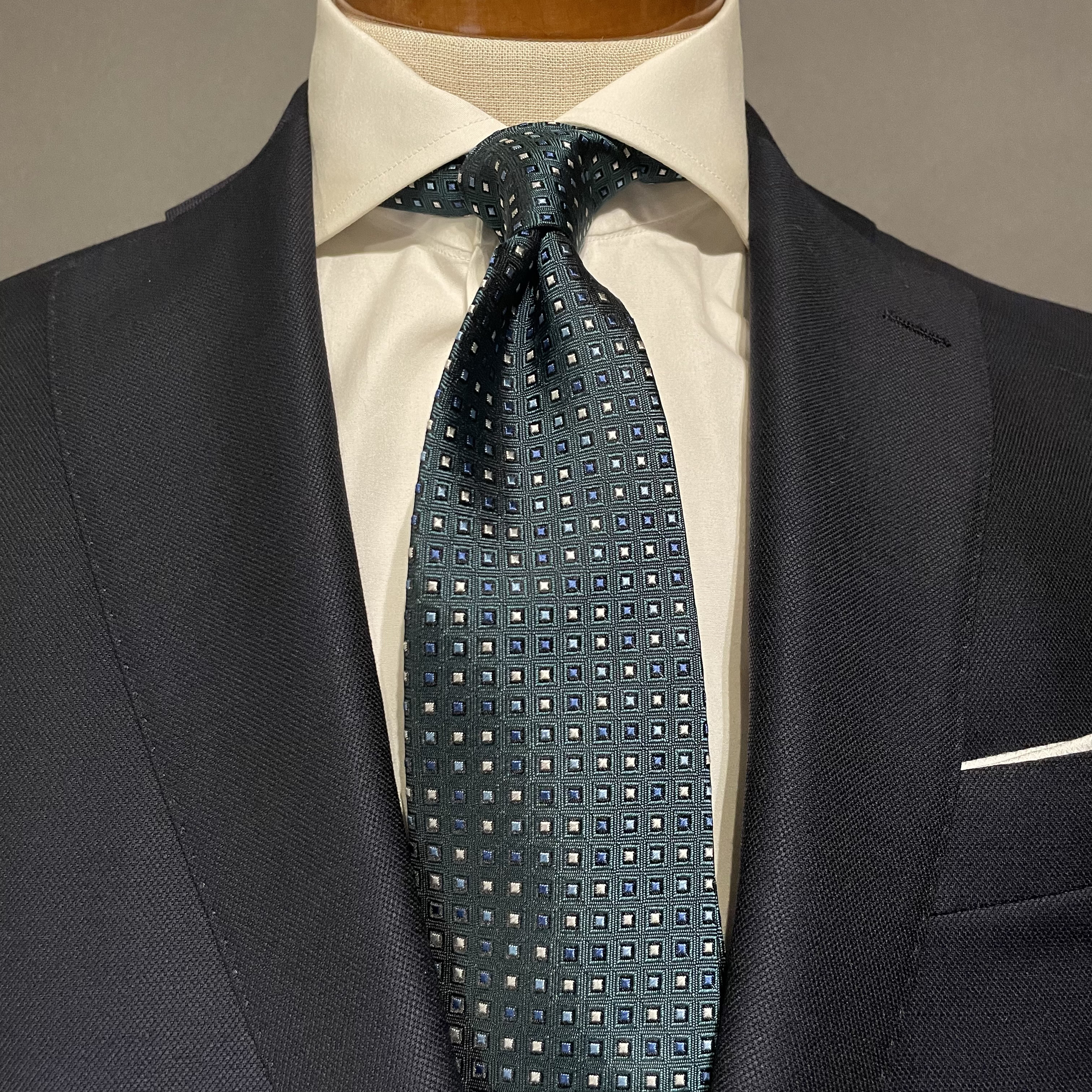 【限定】１点物　グリーン　緑　ドット　プレゼント　ギフト　ネクタイ　誕生日　父の日　【別途】名入れ　イニシャル　刺繍