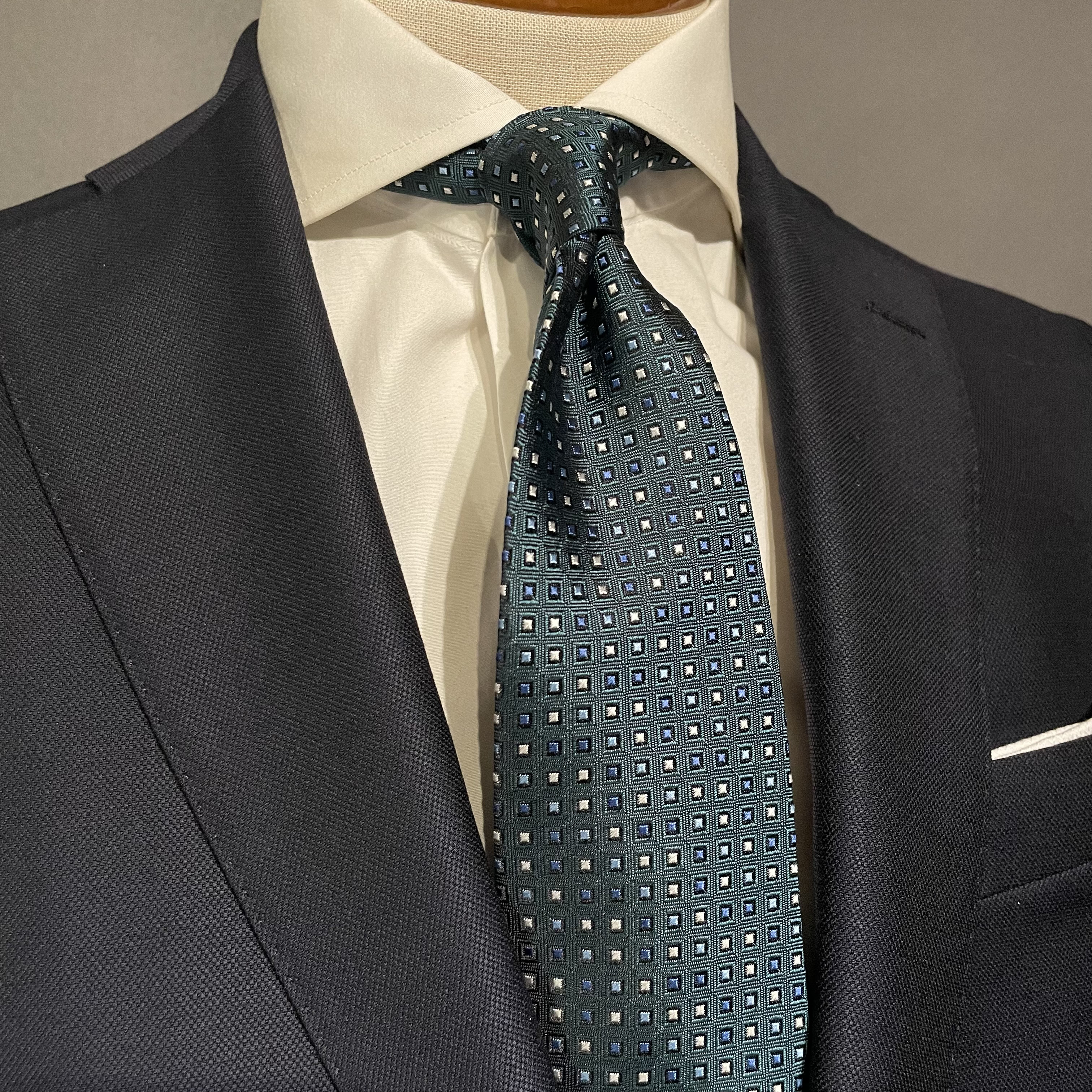 【限定】１点物　グリーン　緑　ドット　プレゼント　ギフト　ネクタイ　誕生日　父の日　【別途】名入れ　イニシャル　刺繍