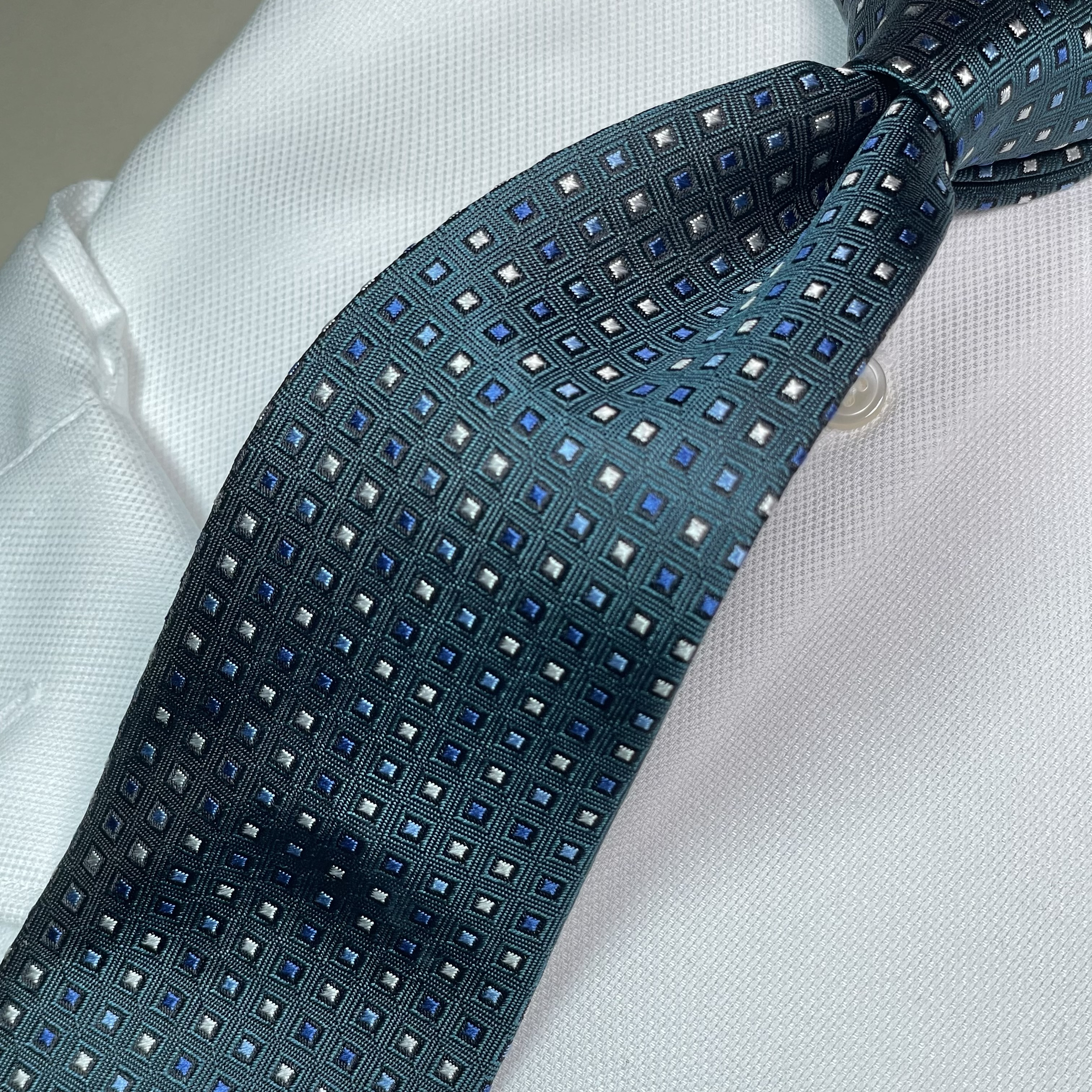 【限定】１点物　グリーン　緑　ドット　プレゼント　ギフト　ネクタイ　誕生日　父の日　【別途】名入れ　イニシャル　刺繍