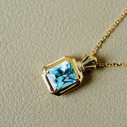 「瓶」シンプル　K18 天然アクアマリン　幸福・富・聡明　3月誕生石　ネックレス　1ct 4枚目の画像