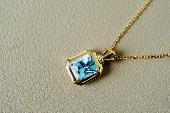「瓶」シンプル　K18 天然アクアマリン　幸福・富・聡明　3月誕生石　ネックレス　1ct 4枚目の画像