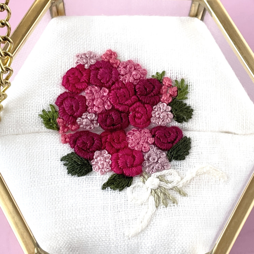 刺繍リングピロー 赤とピンクのバラの花束 六角形ガラスケース