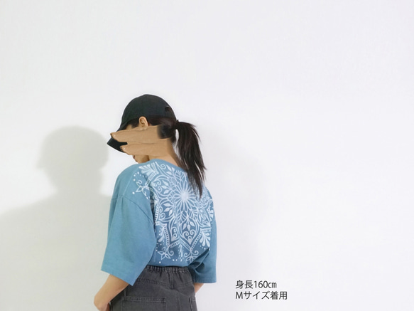 渚のマンダラ ろうけつ染めオーバーサイズtee( ユニセックスサイズ) *ash blue* 5枚目の画像