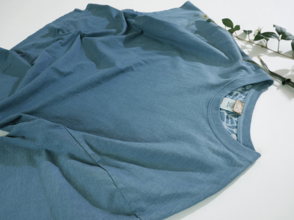 渚のマンダラ ろうけつ染めオーバーサイズtee( ユニセックスサイズ) *ash blue* 4枚目の画像