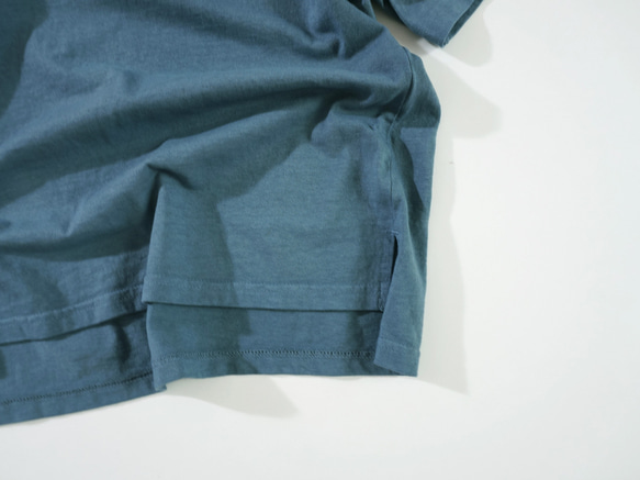 渚のマンダラ ろうけつ染めオーバーサイズtee( ユニセックスサイズ) *ash blue* 13枚目の画像