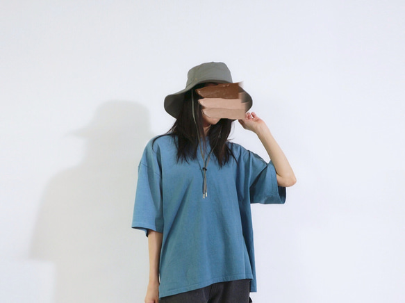 渚のマンダラ ろうけつ染めオーバーサイズtee( ユニセックスサイズ) *ash blue* 8枚目の画像
