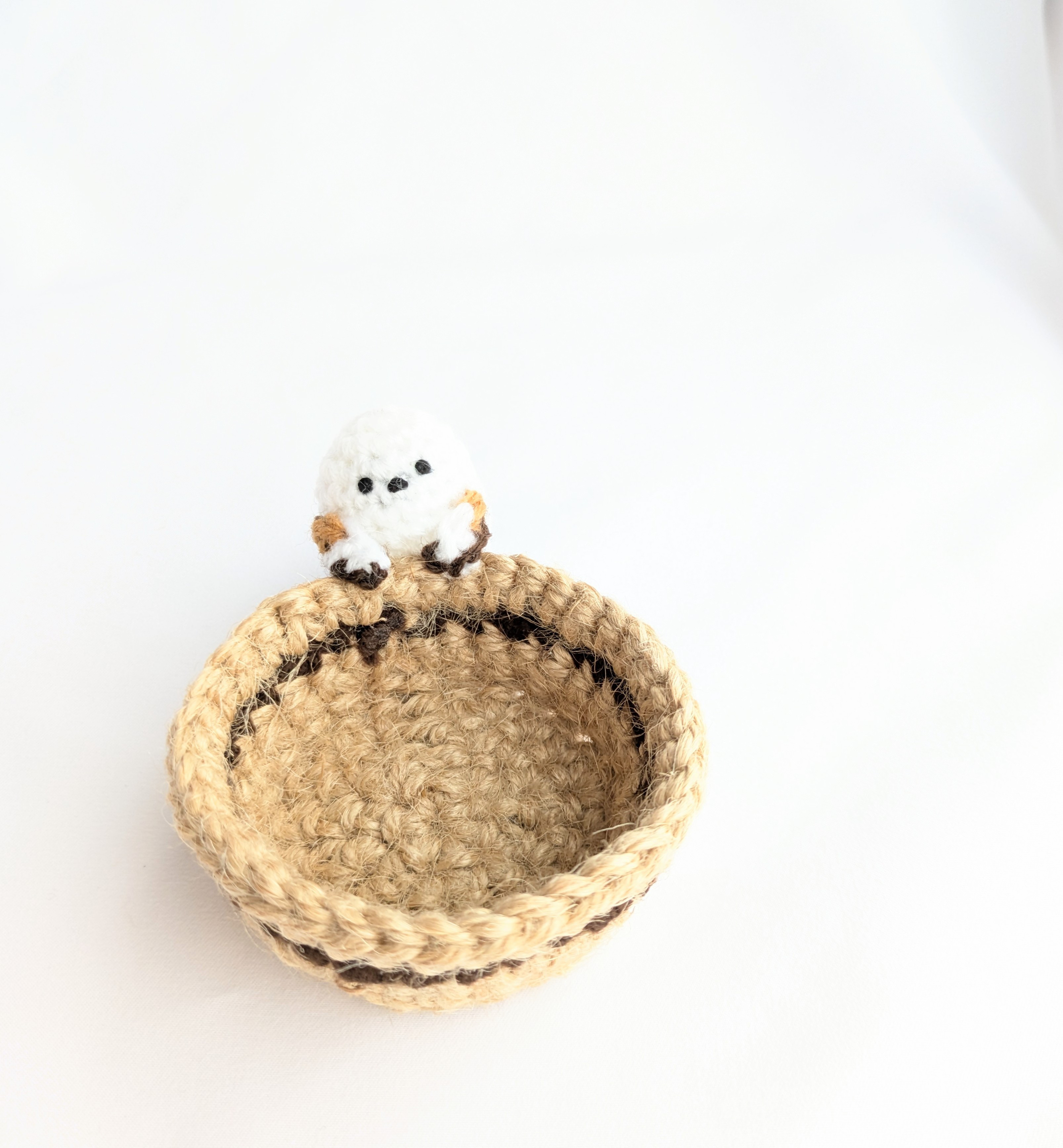 受注制作】シマエナガちゃんが見守る小かご その他インテリア雑貨