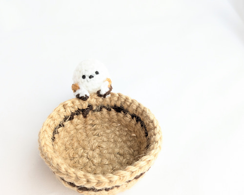 受注制作】シマエナガちゃんが見守る小かご その他インテリア雑貨
