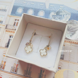 Flower Mother Of Pearl Stick Zirconia Pearl Pierce 1枚目の画像