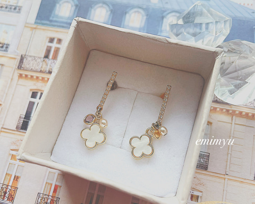 Flower Mother Of Pearl Stick Zirconia Pearl Pierce ピアス