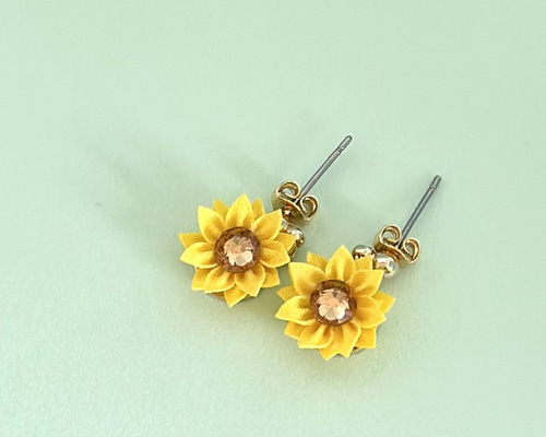 ひまわりのピアスS つまみ細工 ピアス（その他） うみゆき工房 通販 