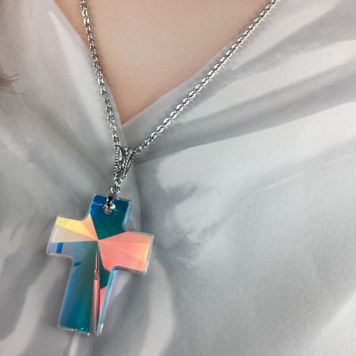 スワロフスキー#6864、40mmクロスペンダント〜クリスタルAB ネックレス