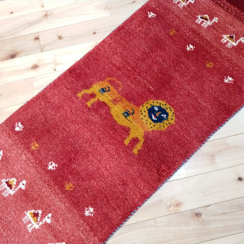 特価25％OFF】ペルシャ ギャッベ ランナー中 143×50cm 茜色 ライオン