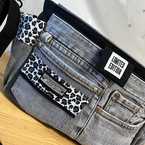 送料込みグレーデニムリメイクバッグ（M）No.566☆ショルダー