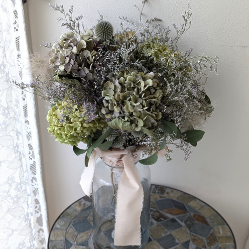 ガラスベース付きだから嬉しい！スモークツリーとアンティーク紫陽花