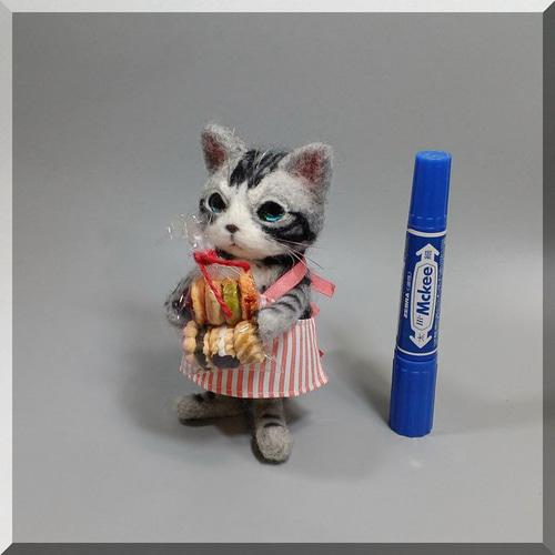 羊毛フェルト 猫 立ちニャンコ ドーナツ大好き猫さん ねこ ネコ 猫