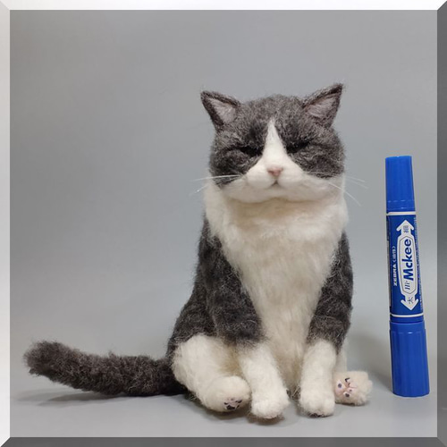 羊毛フェルト猫ちゃんバッグチャーム ハチワレ 羊毛フェルト