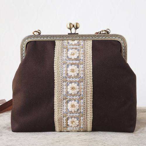 リボンローズ刺繍がま口バッグ サックス アンアナザーアンジェラス an