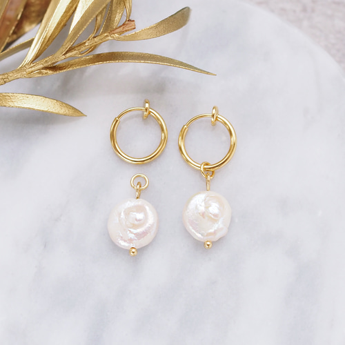 両耳用】金属アレルギー対応! ゴールド＊ヴィンテージ風コイン型淡水  