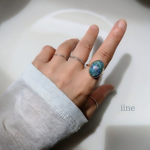 【新品未使用】emi 絵画リング 緑睡蓮 天然石 モネの絵画のような*睡蓮を連想*天然石のオーバルリング ルビーイン