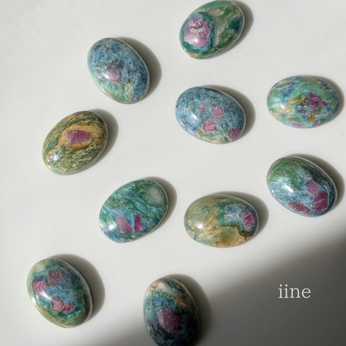 【新品未使用】emi 絵画リング 緑睡蓮 天然石 モネの絵画のような*睡蓮を連想*天然石のオーバルリング ルビーイン