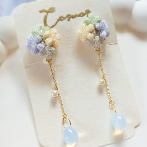 うるうる雫と花束No.1イヤリング・ピアス/刺繍糸 ガラスビーズ /レース