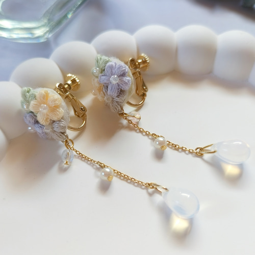 ✨4点おまとめ　✳️オリーブ雫ビーズ刺繍　ピアスorイヤリング ✨4点おまとめ ✳️オリーブ雫ビーズ刺繍 ピアスorイヤリング