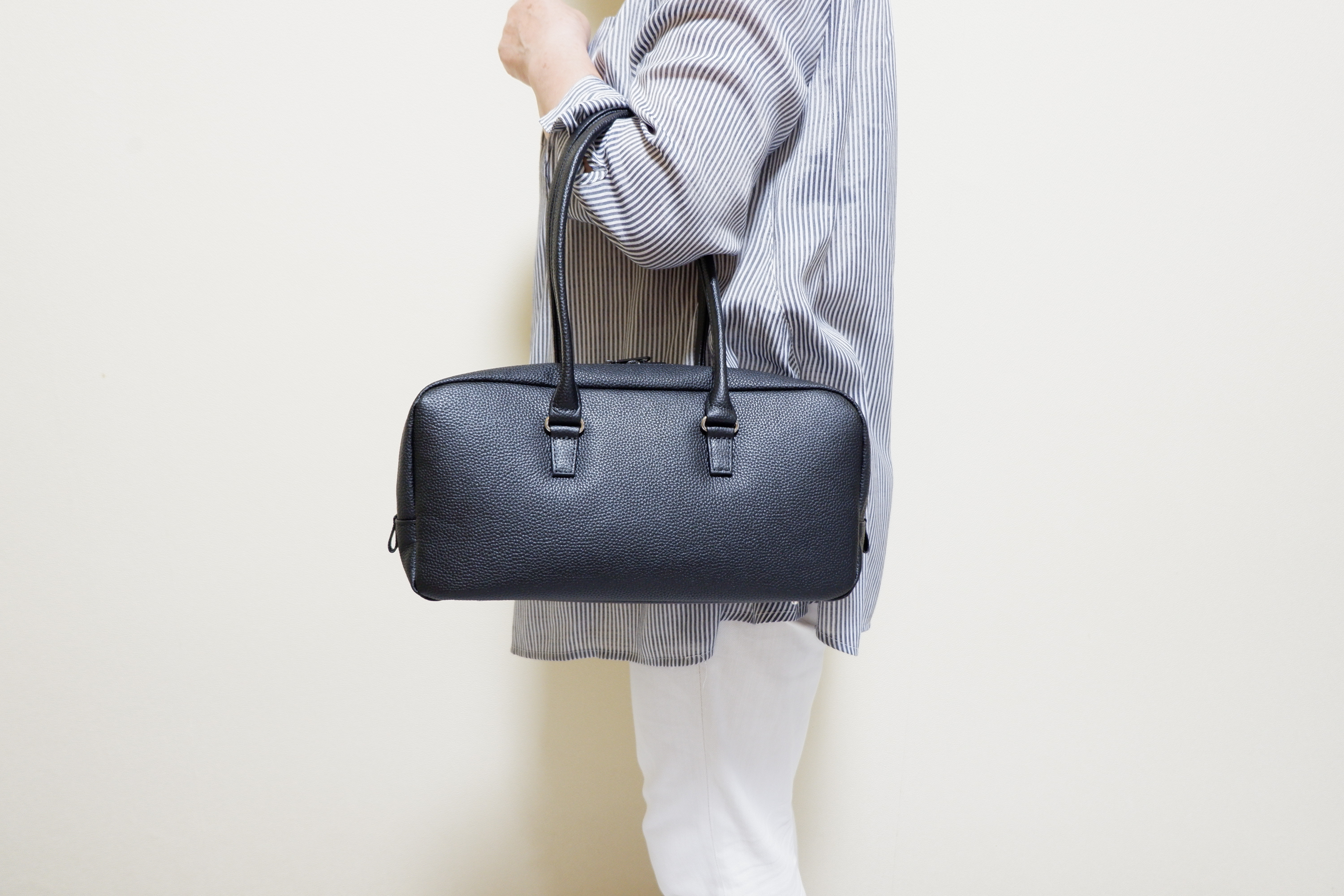 牛革　　少し大きめ　横長ボストンバッグ　角型（セミショルダー兼用）