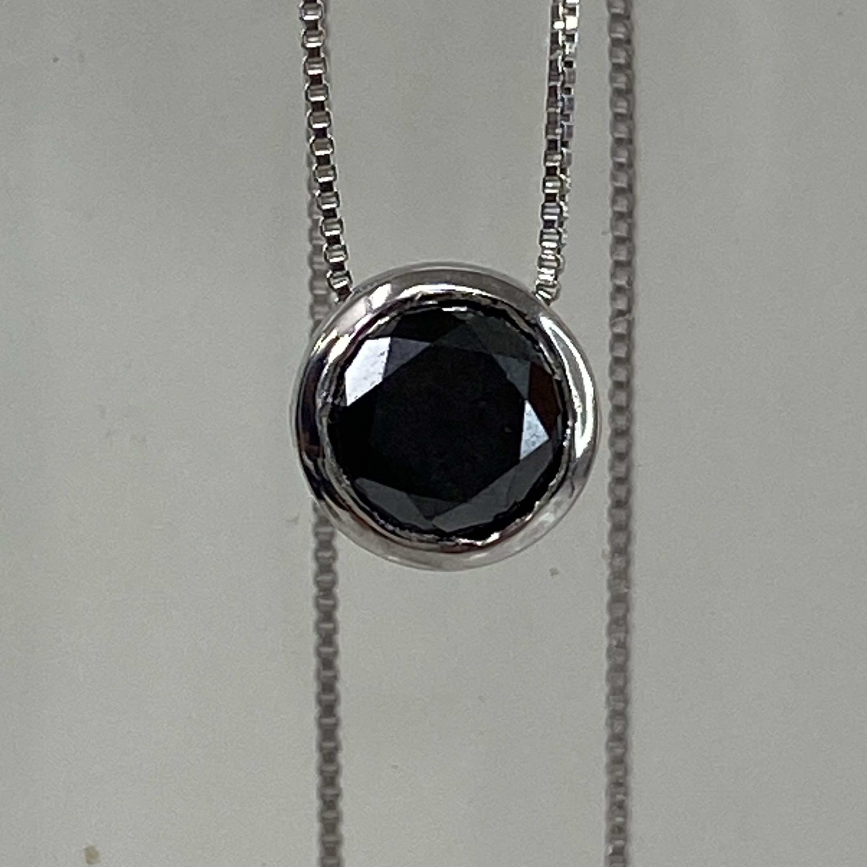 pt900 pt850　天然ブラックダイヤモンド　0.5ct ペンダントネックレス