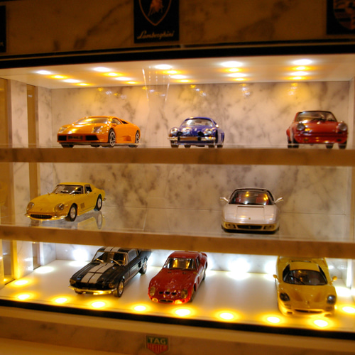 1/43展示可・白大理石基調・3層式ディスプレーBOX / LED40灯 