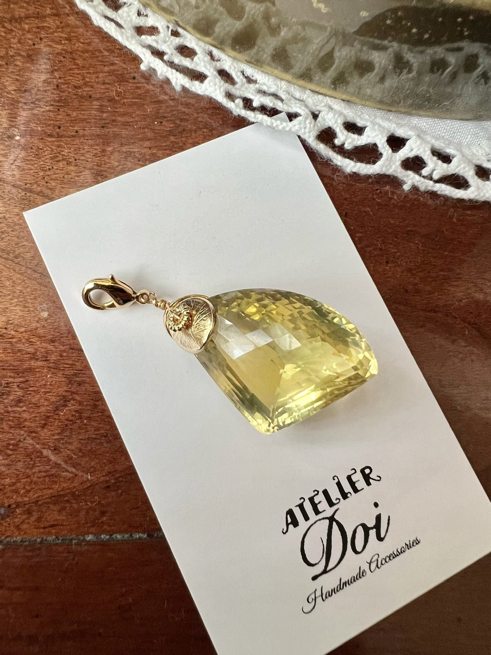 特大レモンクォーツのトップ　天然石