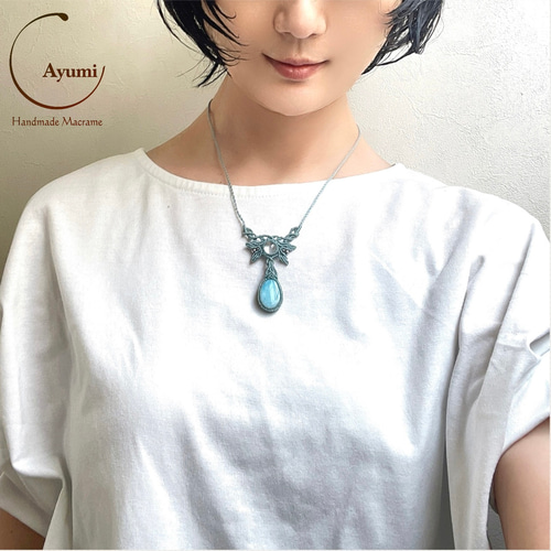 ラリマーとシェルダブレットのゆらゆら天然石マクラメネックレス