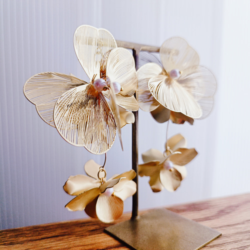 真鍮 揺れる ゴールド 大ぶり 花 ピアス イヤリング 結婚式