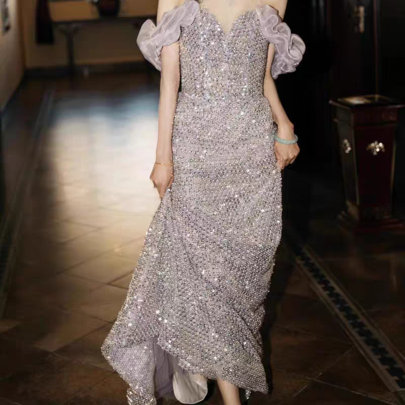 おしゃれ上級者に人気  ホルターネック  ウエディングドレス  キラキラスパンコール セクシー 演奏会/花嫁/H034