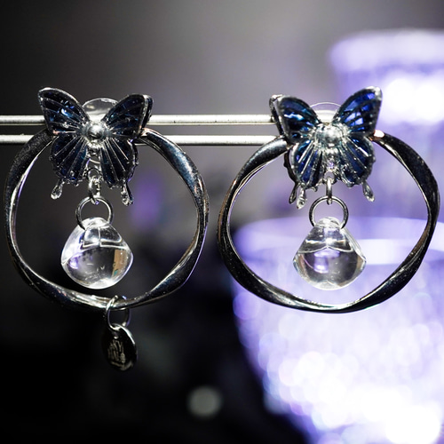 【1250】球体デザインの青紫色ピアス 1250】球体デザインの青紫色ピアス