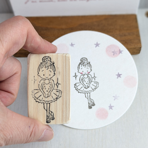 消しゴムはんこ。女子はんこ バレリーナの女の子スタンプ】消しゴムはんこ はんこ・スタンプ tugumi