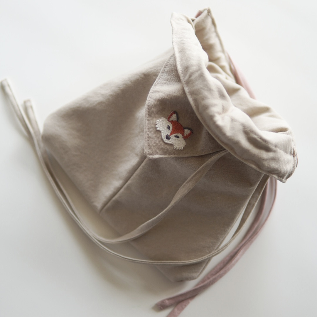 ♡キツネ 刺繍 巾着 バッグ サコッシュ♡手持ち 斜め掛け ショルダー ポケット付き 生成り