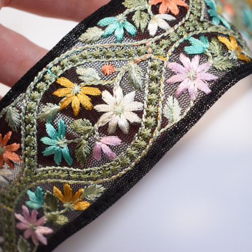 インド刺繍☆花 帆布ギターストラップ ～サンプルです～ 楽器 