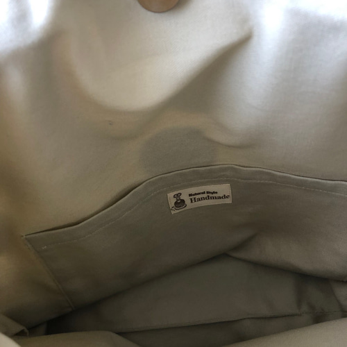 トートバッグ（グレーのドット柄）☆モフモフチャーム付き トート