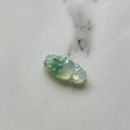 P250-099] ジェイド JADE ヒスイ 本翡翠 ペンダントトップ 彫刻 天然石 