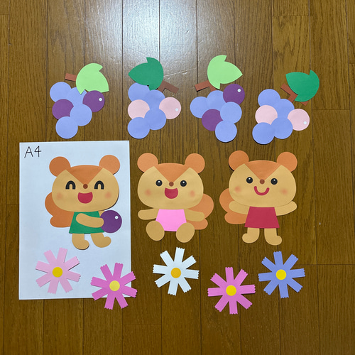 【さや画面です】折り紙　うさぎとぶどう、コスモスのリース　秋　壁面 壁面飾り【りす達のぶどう狩り】 秋 コスモス 9月10月11月 保育教材