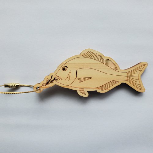 ヒノキ薫るマダイのウッドキーホルダー】｜タイラバ好きギフト｜青木丸