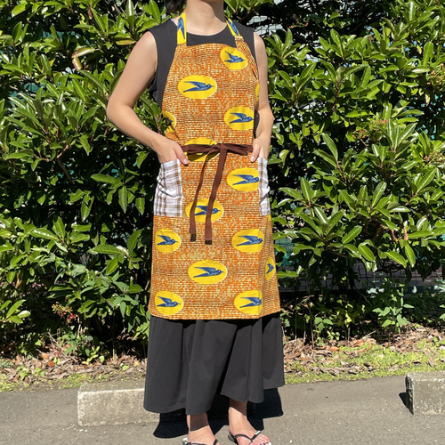 アフリカンプリントのエプロン おうち時間をお好きな色で！人気の