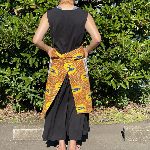 アフリカンプリントのエプロン おうち時間をお好きな色で！人気の