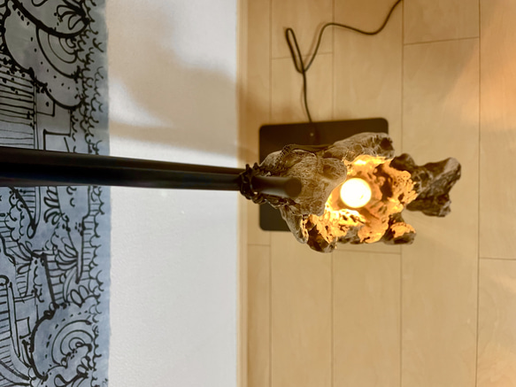 【流木インテリア】№1‗流木スタンドライト（縦・横置き） 最大