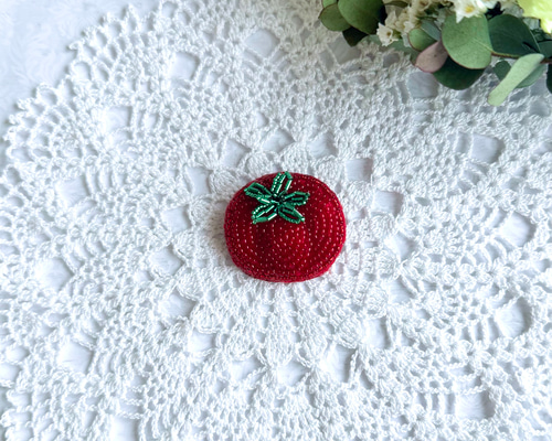 ビーズ刺繍のブローチ・トマト ブローチ Little Plum 通販 18025245